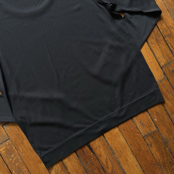 Lululemon Shirt Women 8 Black Breeze By Long Sleeve Athletic Athleisure Yoga - Picture 8 of 8